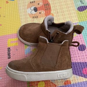The CUTeSt UGG® Kids Hamden II for little boys ❤️